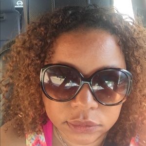 Meet your Posher, Denise